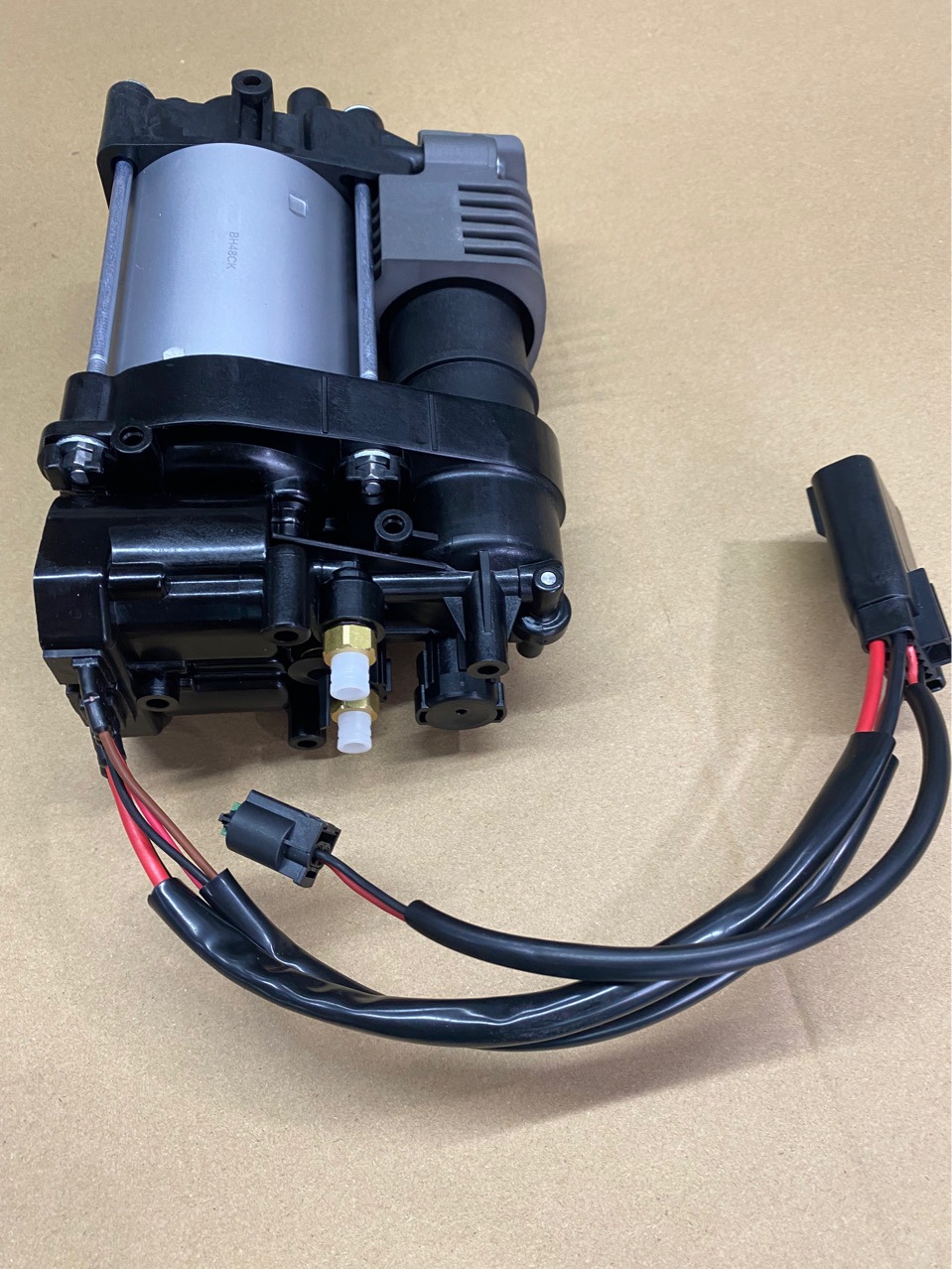 Suitable for 12-15 Tesla Model S X Air Pump Shock Absorber Compressor 600640300A