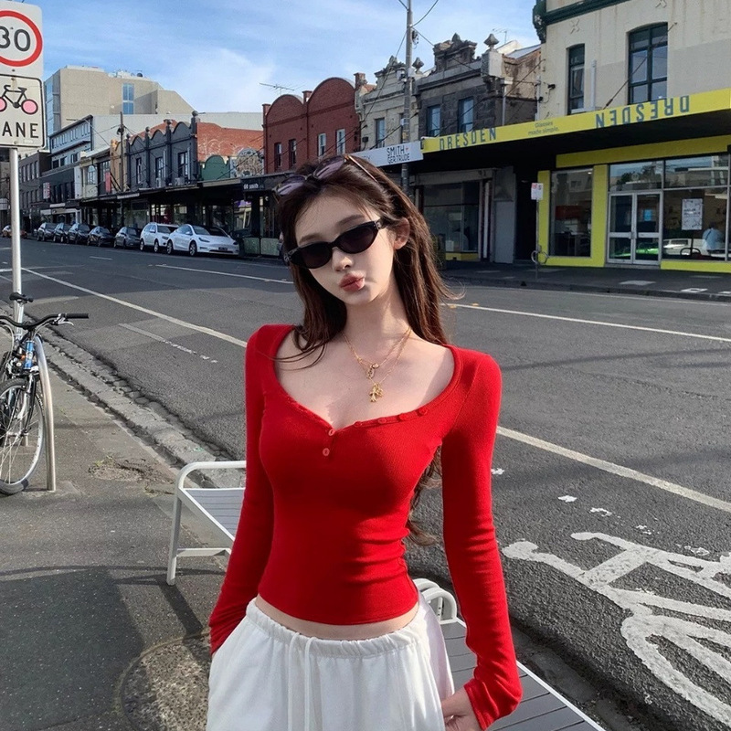 Early Autumn New Hot Girl Style Low-Neck Button Design Long-Sleeved T-Shirt Slimming Look All-In-One with Breast Pads Versatile Women's Slim Fit