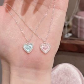 项链;耳钉;手链