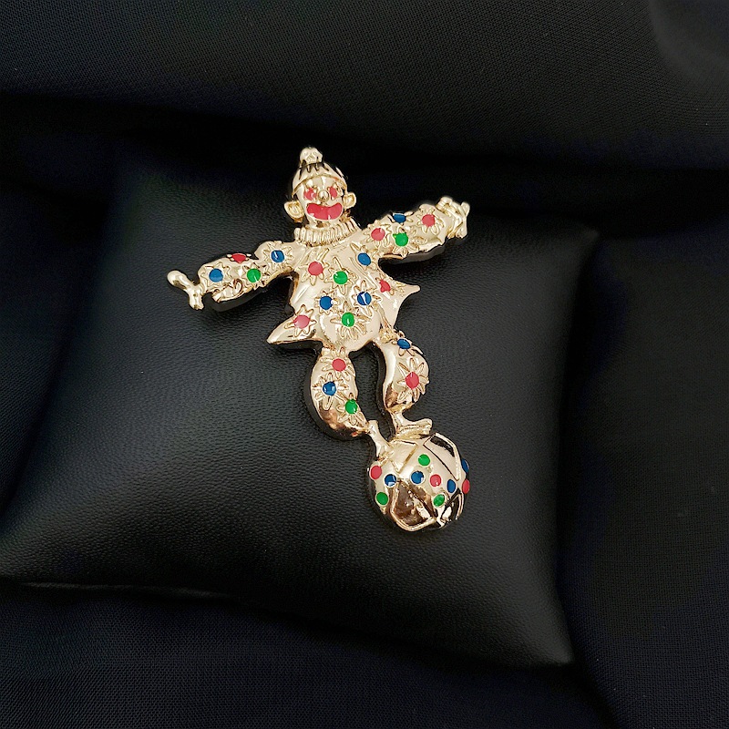 vintage Western Antique Pin Clown Vintage Personality Enamel Ball-stepping Corsage Alloy Doll Brooch Accessories