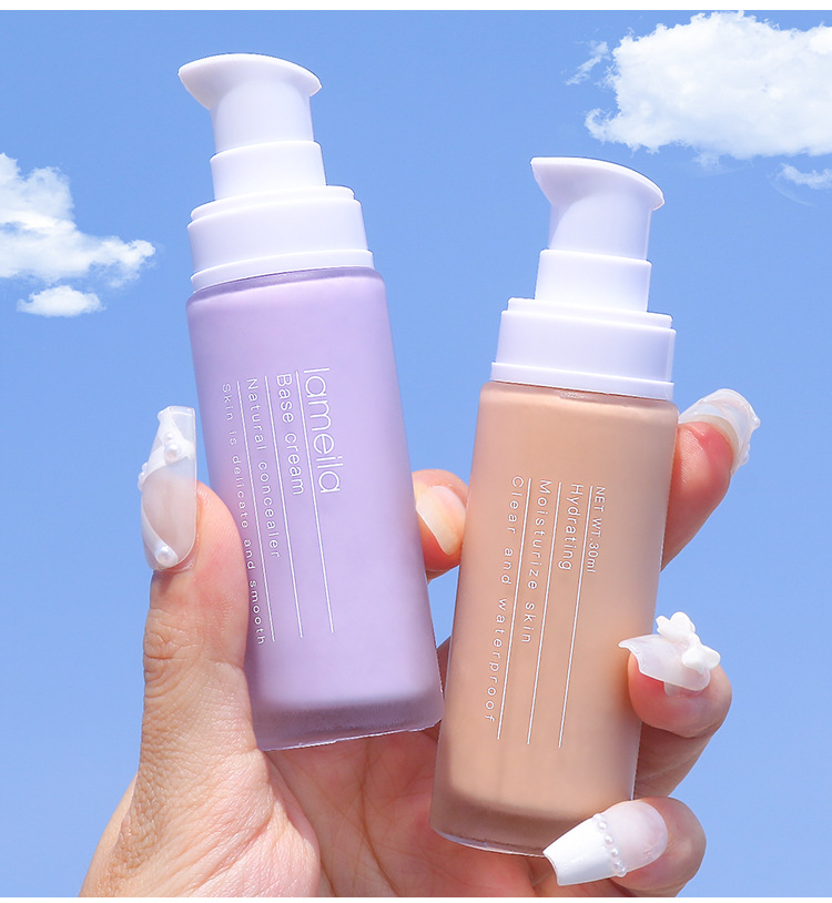 The clear and hydrating isolation cream moisturizes and hydrates without powder clogging, brightens the complexion, and conceals pores. It serves as a primer before makeup and is waterproof and sweat-proof undefined