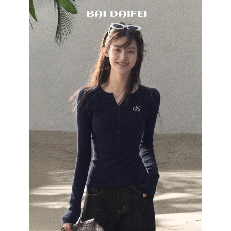 Navy blue henley collar long-sleeve knit sweater for women, suitable for early spring and autumn, with a slim fit and tight design, can be worn as a base layer or top Navy blue henley collar long-sleeve knit sweater for women, suitable for early spring and autumn, with a slim fit and tight design, can be worn as a base layer or top