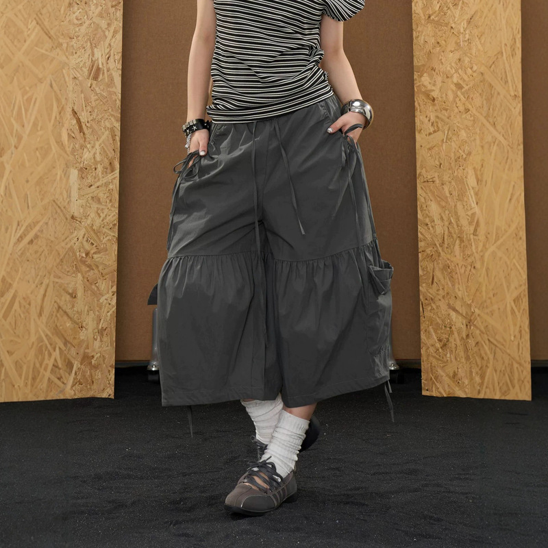 American retro design drawstring pleated wide-leg cropped pants for women, summer loose-fit cargo shorts with large pockets