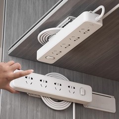 差込固定器壁面コンセント壁に挿し線板を貼って収納します。