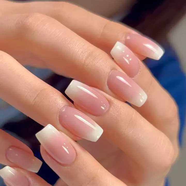 穿戴甲短甲片粉白渐变美甲穿戴甲片批发穿戴式甲片press on nails