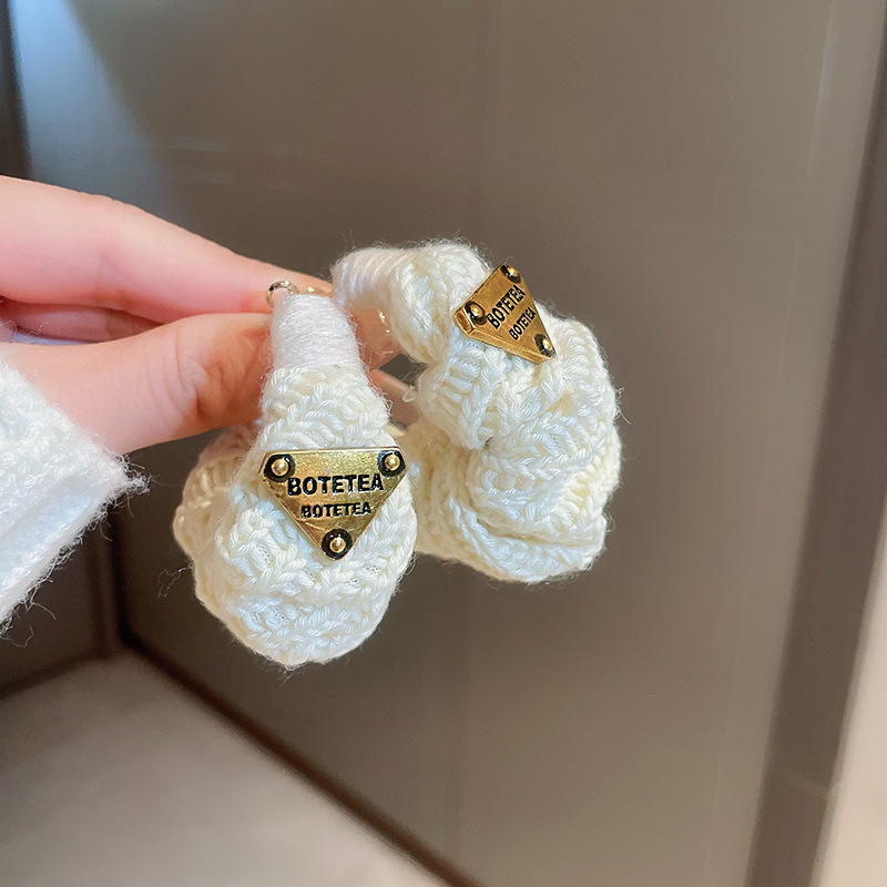 Pendientes de perlas de aceite con goteo de aguja de plata Pendientes de todo fósforo de moda, lujo ligero, joyería retro de alta gama al por mayor, fabricante de Yiwu