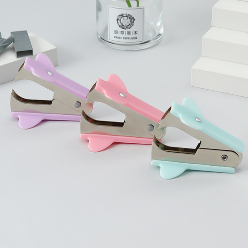 Cross-border direct supply mini nail remover artifact macaron color universal labor-saving nail puller financial office portable nail remover
