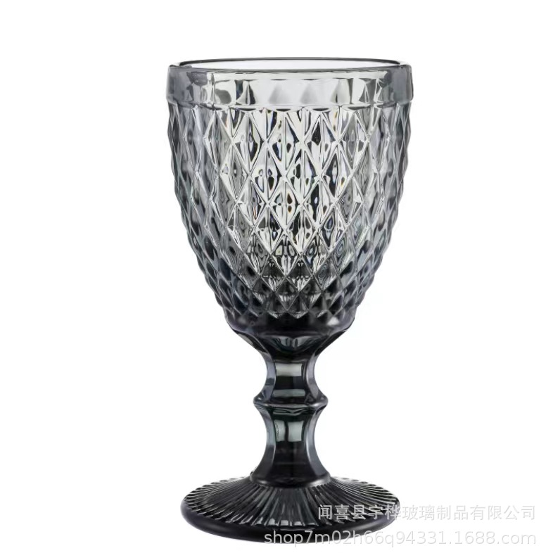 Suministro directo de fábrica de estilo europeo en relieve de vidrio de color copa de vino engrosada copa retro transfronterizo taza media conjunto de vino