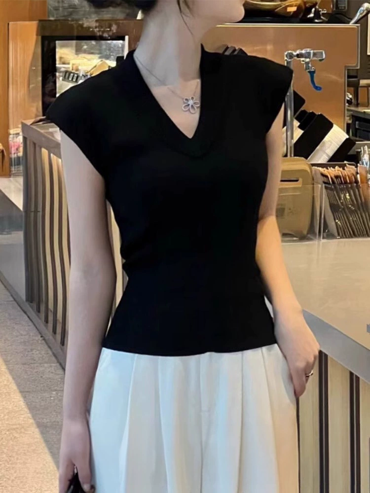 Короткие стильные шикарные топы для миниатюрных женщин, лето 2024, новая облегающая футболка с v-образным вырезом и короткими рукавами