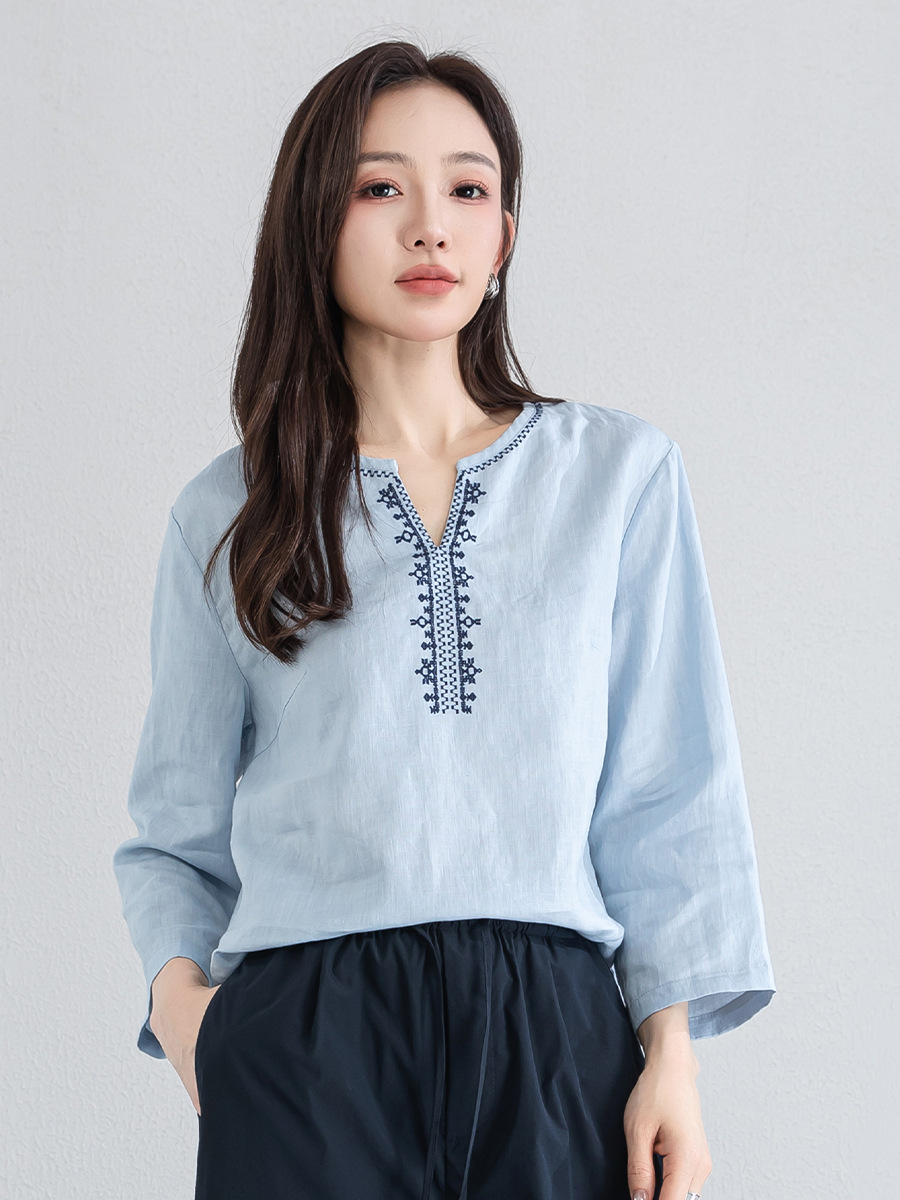 Áo sơ mi nữ linen cổ V thêu hoa tay lỡ rộng — Lời bài hát: Seventeen Sleeves