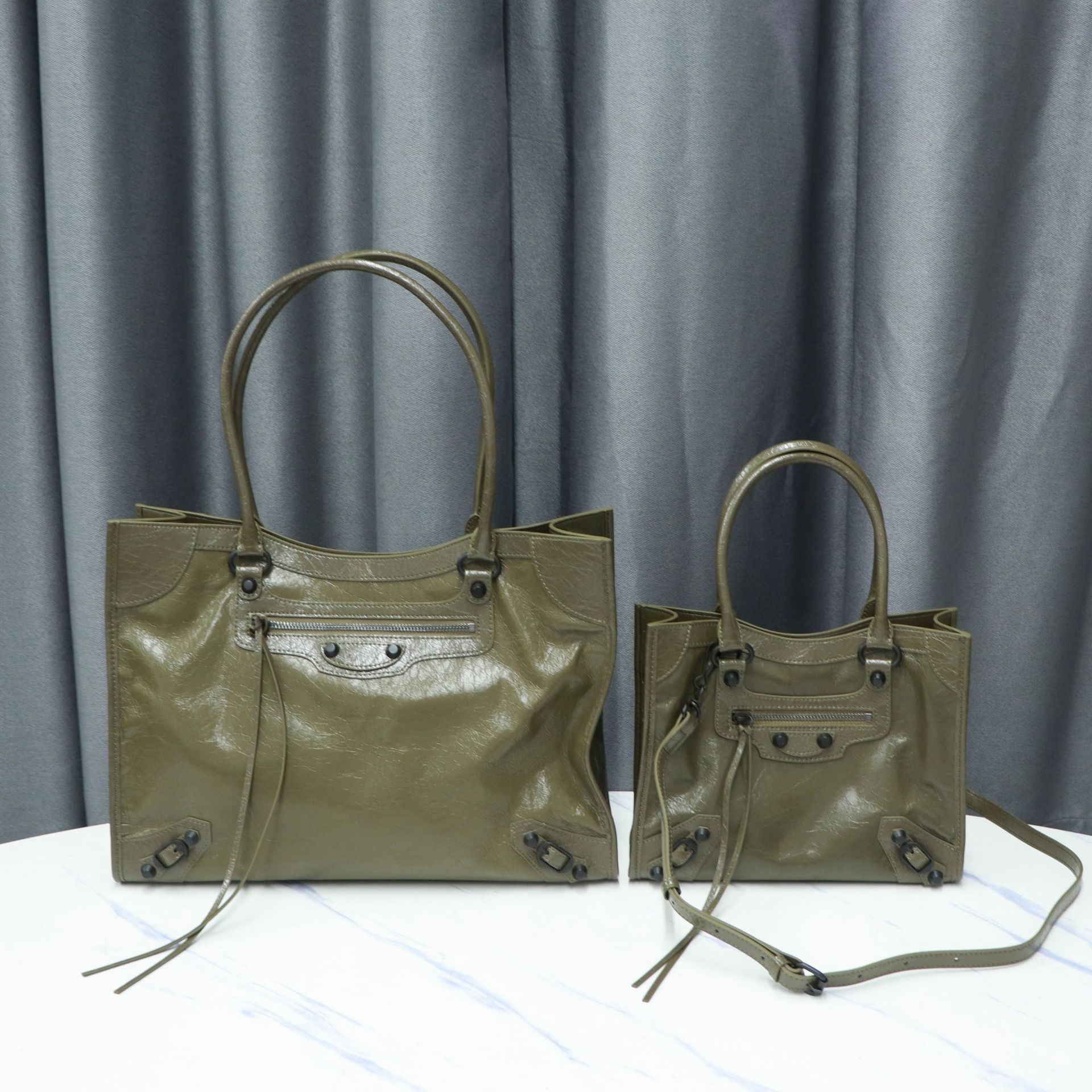 2026 Spring New Outlet Studded Bag Classic Retro Motorcycle Bucket Bag Top Grain Cowhide Shoulder Tote Bag For Women - Thumbnail 8