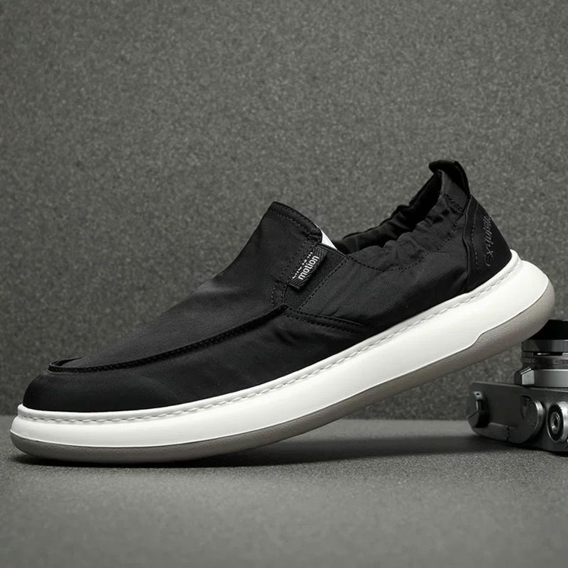 Zapatos casuales de lona de alta gama para hombre, verano 2026, sencillos y versátiles, de caña baja, sin cordones, ligeros, delgados y transpirables.