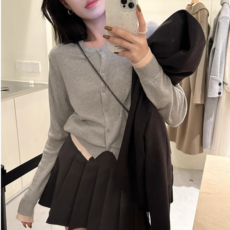 Omont Egg Tart House Fake Two-Piece Knitted Cardigan 2025 Autumn New Style Elegant Round Neck Solid Color Knitted Top Omont Egg Tart House Fake Two-Piece Knitted Cardigan 2025 Autumn New Style Elegant Round Neck Solid Color Knitted Top