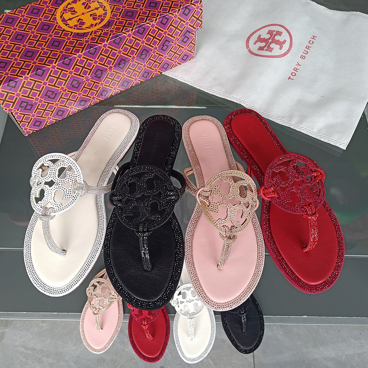 Comercio exterior TB casa 2026 diamante flip flops para mujeres de tamaño grande con un fondo plano doble T zapatillas frías fábrica al por mayor sandalias image 3