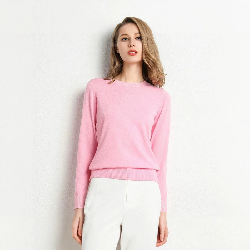 Autumn and winter knitted slim-fit mid-length wool pullover with long sleeves, round neck, and semi-high collar for a stylish and professional look