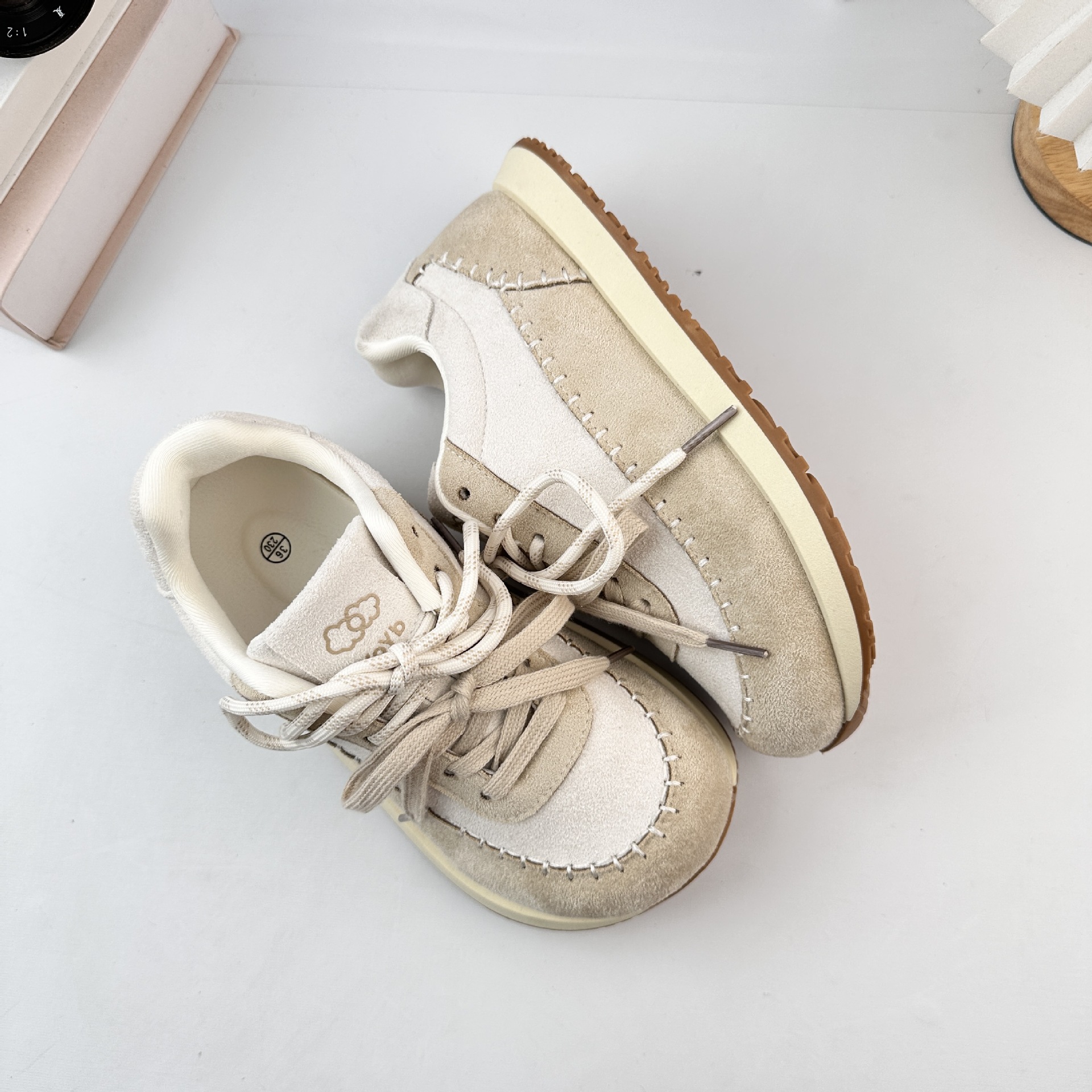 Yuanbo nicho no golpear zapatos de skate para mujeres 2025 nuevo primavera y otoño zapatos blancos de suela gruesa, zapatos casuales de moda image 9