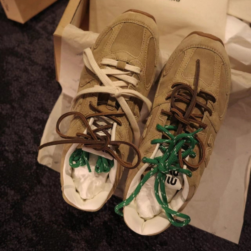 2024 New Amiu Collaboration 530 Dad Shoes for Women with Two-Color Laces, Casual Sports Training Shoes in White