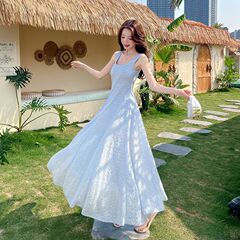 清新淡雅蓝方领肌理感收腰吊带连衣裙2025夏季温婉气质精致感长裙