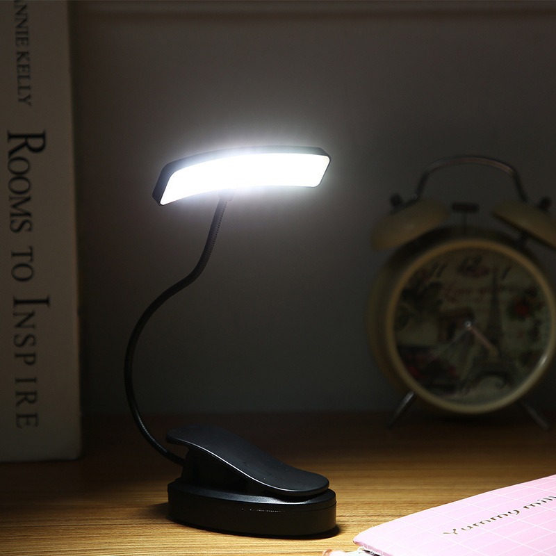 目を保護して電気スタンドを勉強します。