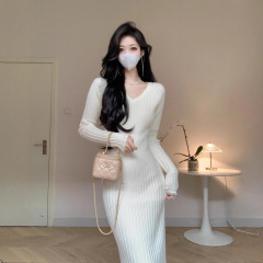 【现货】高级感V领针织连衣裙极简温柔风秋冬内搭包臀内搭长裙子