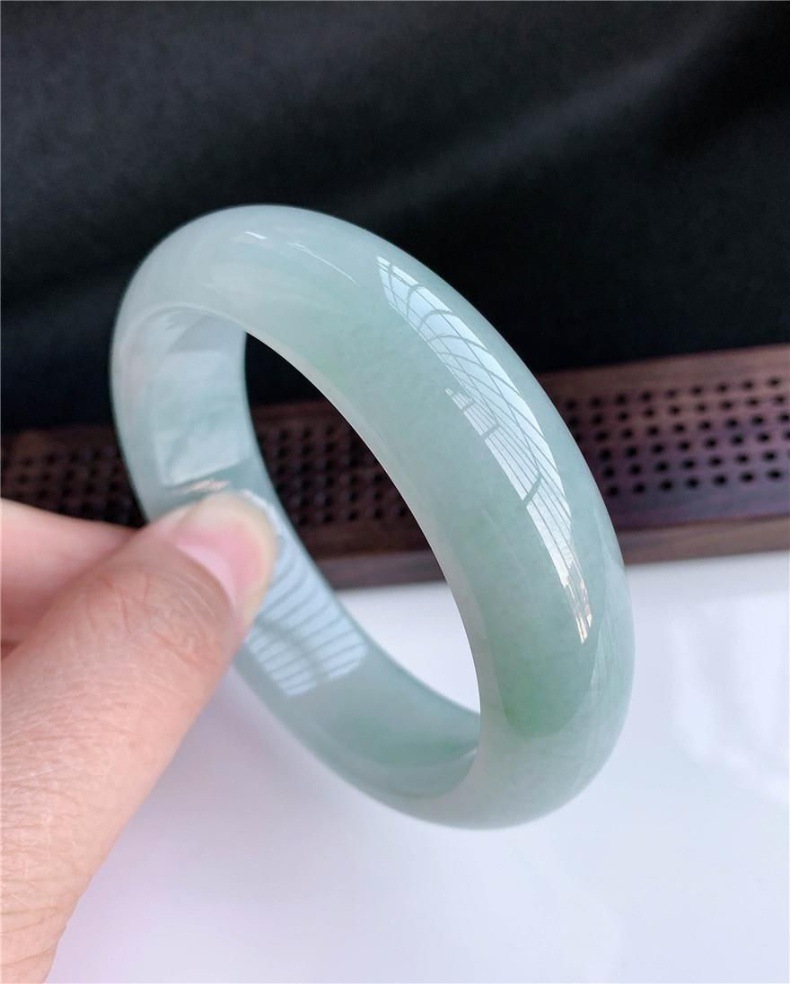 Vòng tay ngọc bích tự nhiên băng đơn sắc phiên bản rộng, dáng tròn mảnh, cao cấp chi tiết 7