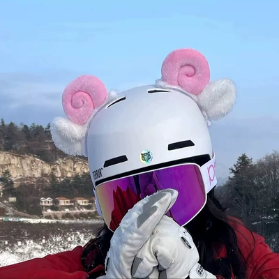 Ski Helmet with Sheep Horn Ears, Helmet Accessories, Motorcycle, Motorcycle, Electric Vehicle Helmet, Cute Little Sheep Ears Three-Dimensional Decoration