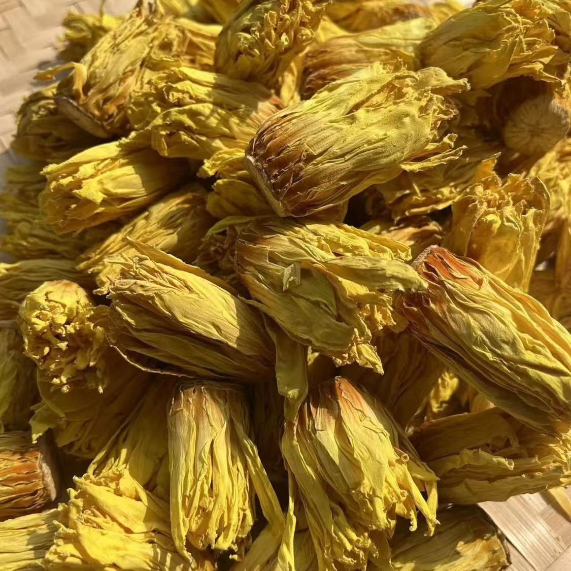 Nine-Grade Fragrant Water Lily Flower Tea (Nymphaea) — Yellow & Purple Herbal Infusion quality and texture