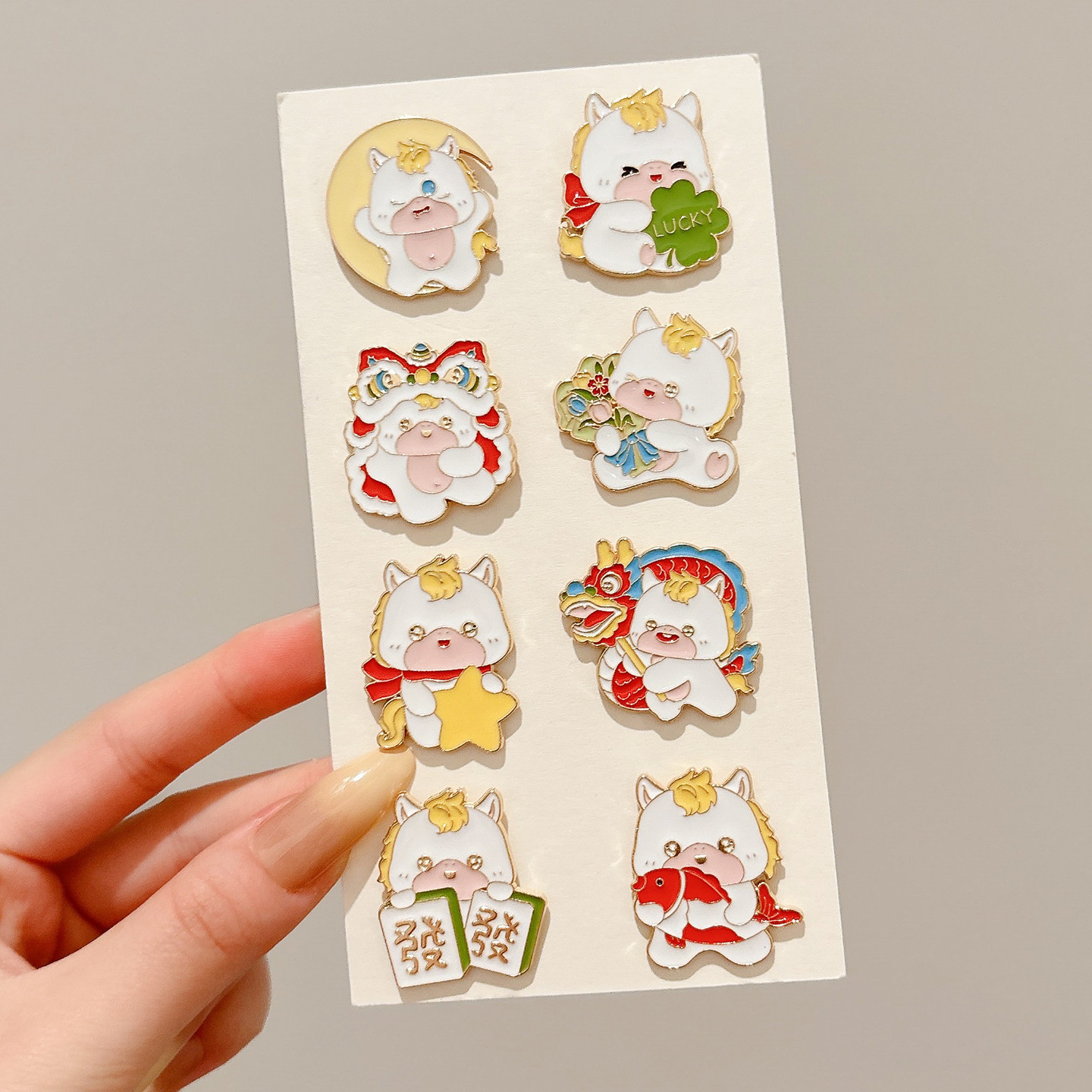 2026 Año Nuevo Zodiaco Año del Caballo Año de la Vida Broche Mujeres lindos dibujos animados insignia metálica ropa fija pin accesorios