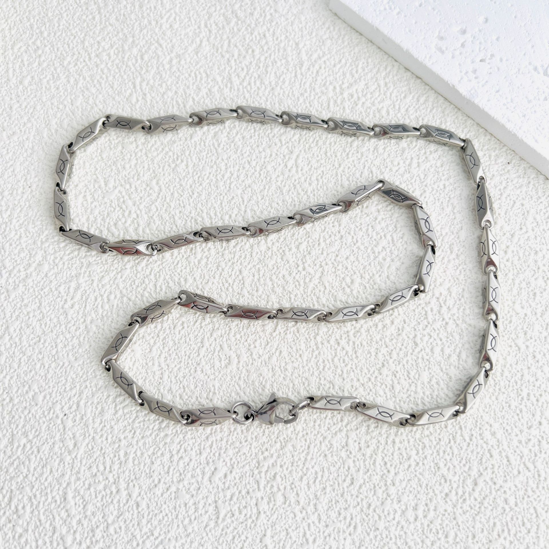 Minimalist High-End Necklace Hip-Hop Collarbone Men's Light Luxury Niche Design Titanium Steel Sweater Chain Choker_voghion.com