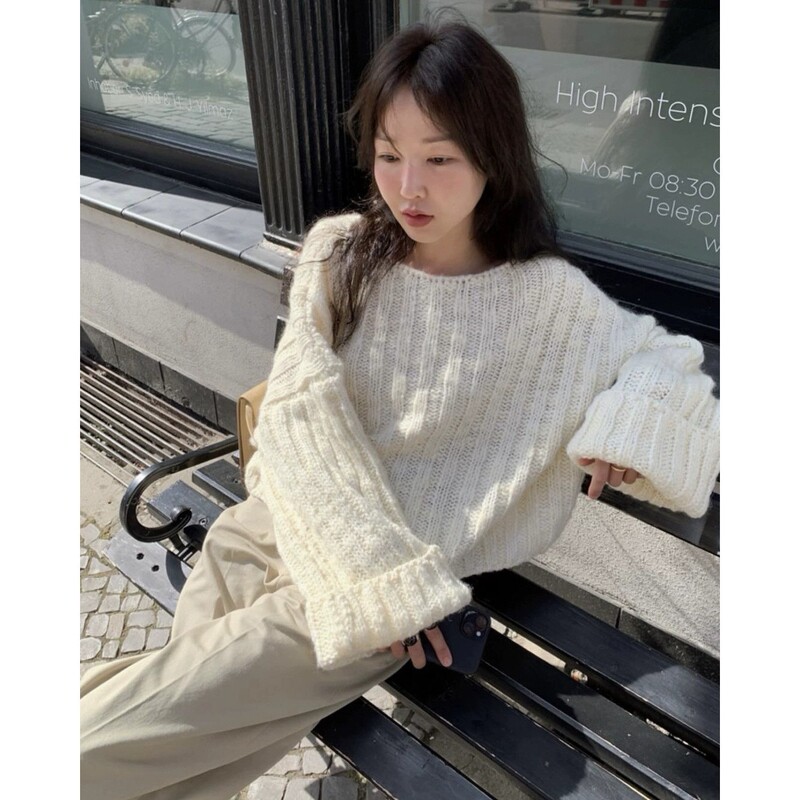 Now the New 2026 Autumn Collection from Korean Designer Smo*Thmood: Warm, Loose-Fitting, Drop-Shoulder Knitwear