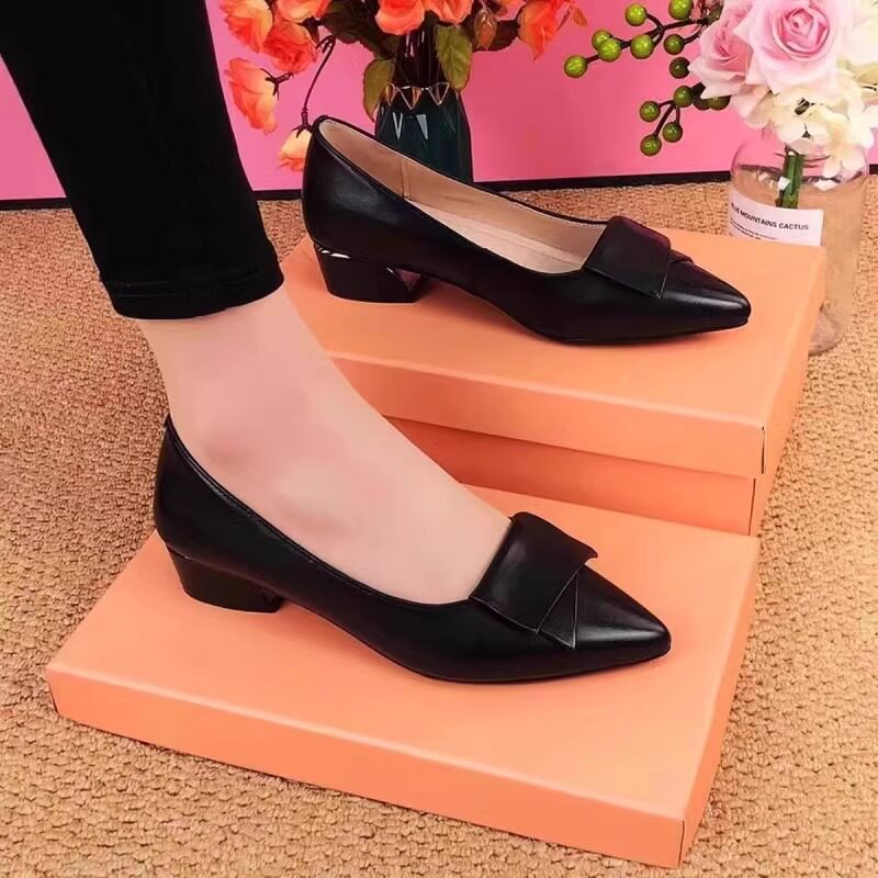 2026 suela plana resistente al desgaste nueva boca poco profunda punta punta suela suave zapatos de cuero cómodos zapatos de mujer primavera y otoño versátiles