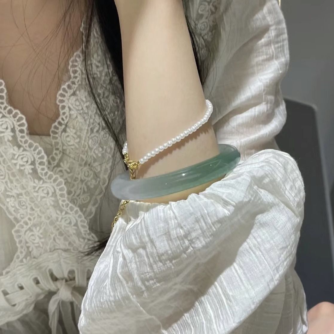 Vòng tay ngọc bích tự nhiên cao cấp màu xanh lá nhạt – đường kính trong 51–65 mm