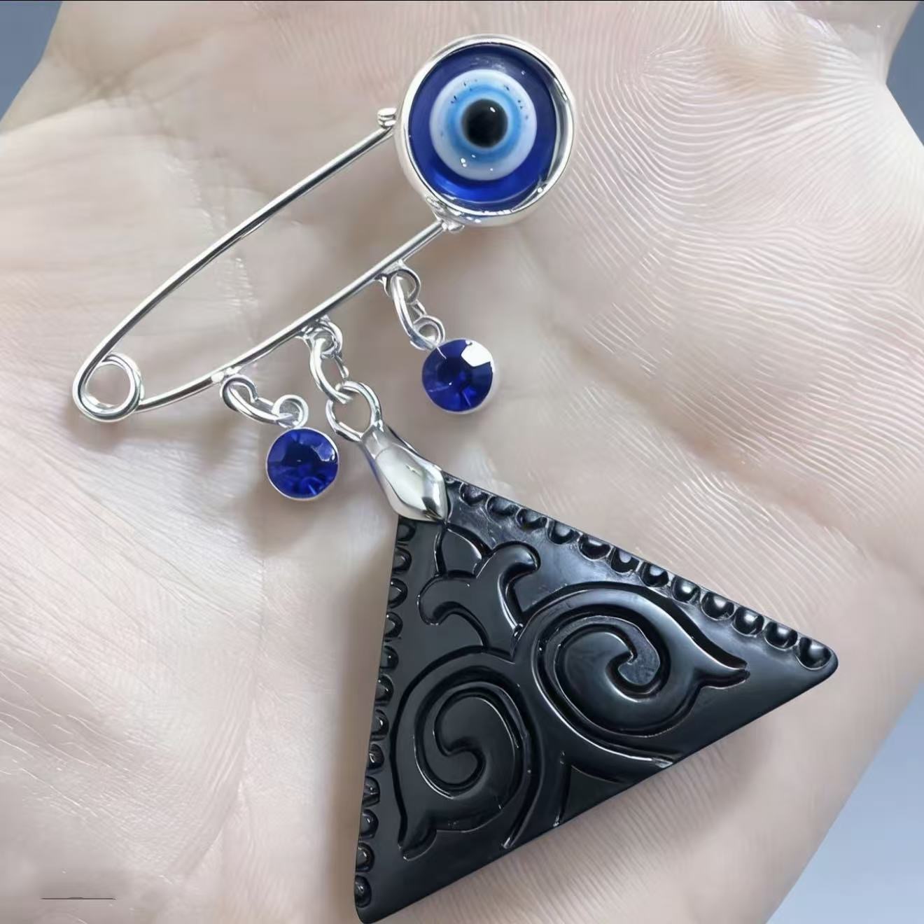 retro brooch