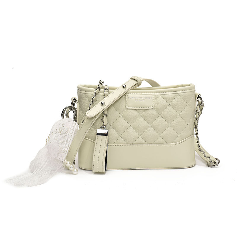 Xiaoxiangfeng Lingge Cadena Bolso callejero Mujer 2025 Nueva moda Bolso cuadrado pequeño Todo fósforo Bolso de hombro de alta gama