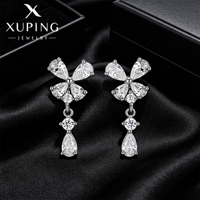 Xuping elegante temperamento largo goteo de agua aretes de brillo ligero de moda de aleación de cobre suave viento flor aretes al por mayor