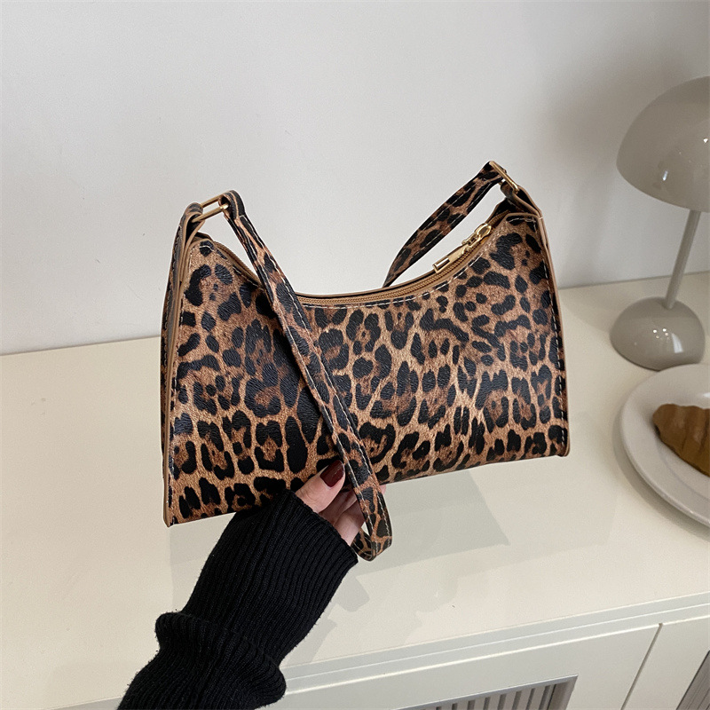 Bolso de diseño de nicho de invierno 2024 nuevo estilo de moda bolso de mano de mujer de moda estampado de leopardo bolso de hombro axilar