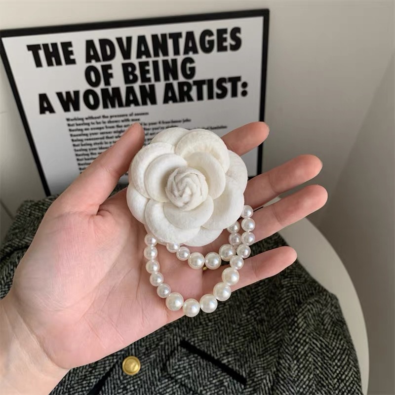 7.5cm-felt camellia [beige] pearl chain