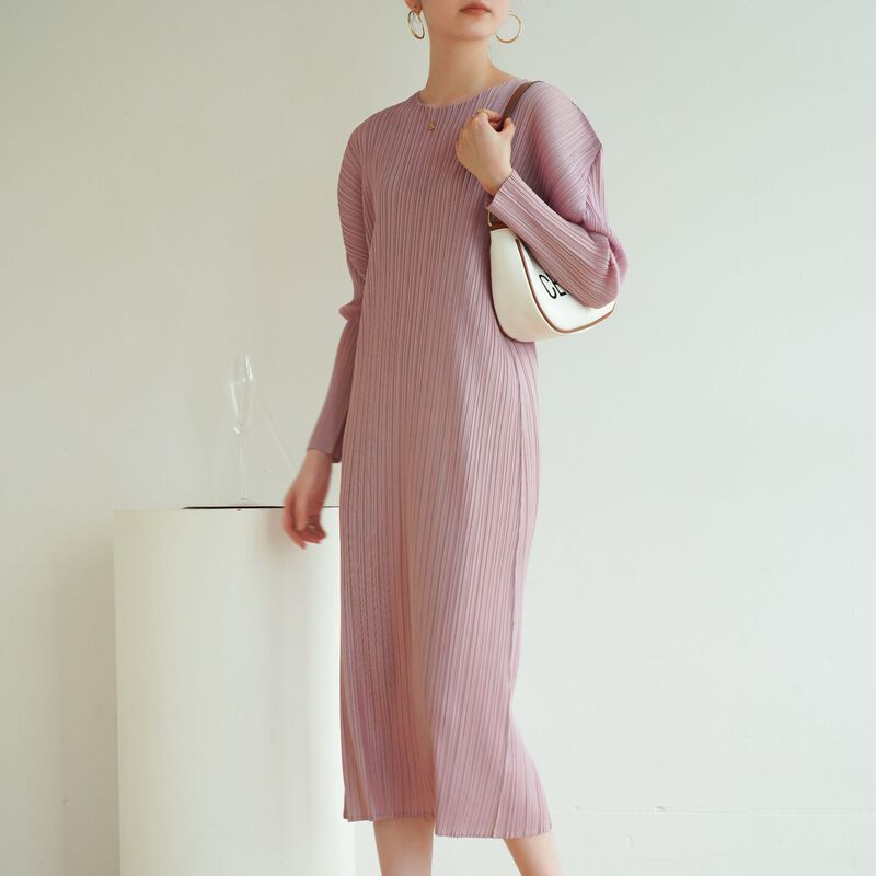 Counter quality 2024 early spring high-end pleated KK pleated pattern plus size loose slimming round neck temperament commuter dress