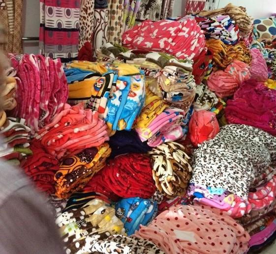 Inventario de segunda clase de coral manta de lana tienda de mascotas manta de franela sofá cojín sábana coche manta de ocio