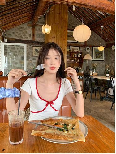 Women's Short Sleeve T-Shirt 2025 Summer New Hot Girl Fitted Slimming Red Bowknot Student V-Neck Short Top Trendy