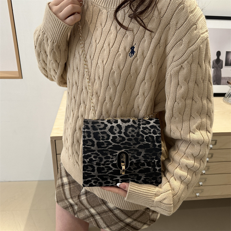 Estilo occidental simple y elegante hermoso bolso femenino 2024 nicho nueva tendencia retro bolso de mensajero bolso de hombro personalizado