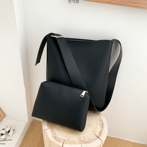 Bag for girls, trendy Korean style, versatile wide shoulder crossbody bag, large capacity, student fashion single shoulder bucket bag
