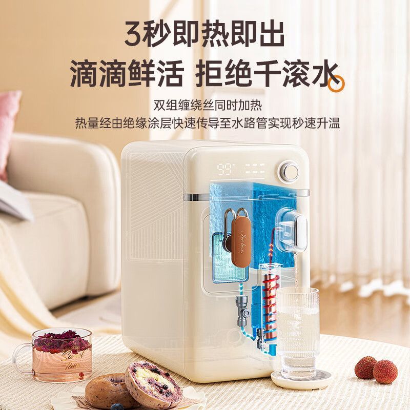 Small fast ice cubes for commercial use, USA, fully automatic