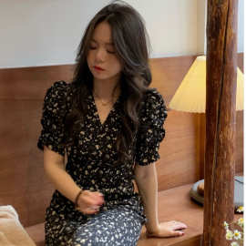2025哺乳衣外出夏季新款法式收腰显瘦哺乳辣妈产后喂奶碎花连衣裙