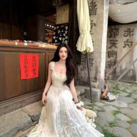 一颗甜桃yikett摩纳庄园夏掐腰吊带连衣裙女白色海边丁达尔裙