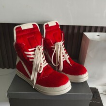 25�¿�tɫ�Rë�ߎ�Ь�����Ǵ�a���ϵ����Ƥ�W���r����ʿ��Ь