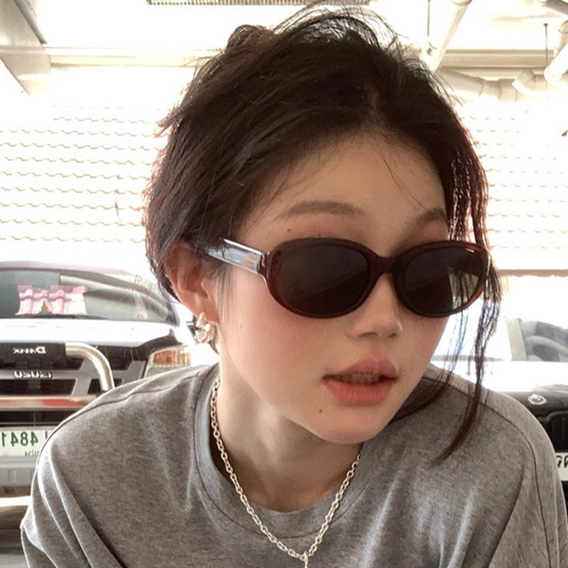 レトロな香港風の楕円の酒の赤い丸い枠のサングラスの女性の潮の個性の街はY2Kをたたいておしゃれに紫外線のサングラスを防ぎます。|undefined