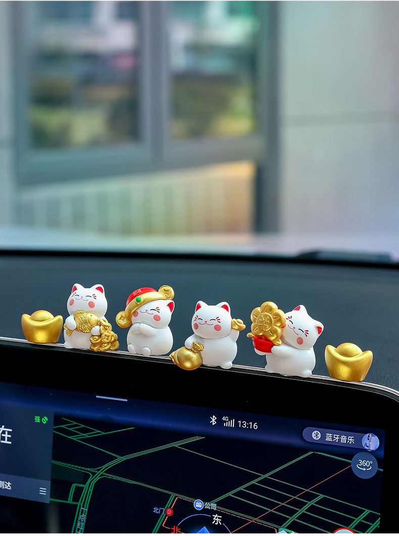 Mini cute kitten car center console screen decorations cartoon lucky cat car ornaments Internet red car accessories