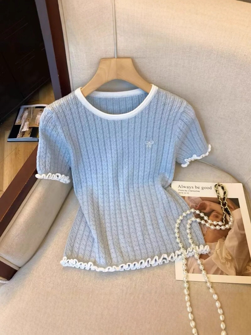 Áo thun nữ tay ngắn ren họa tiết xuyên thấu — màu xanh nhạt