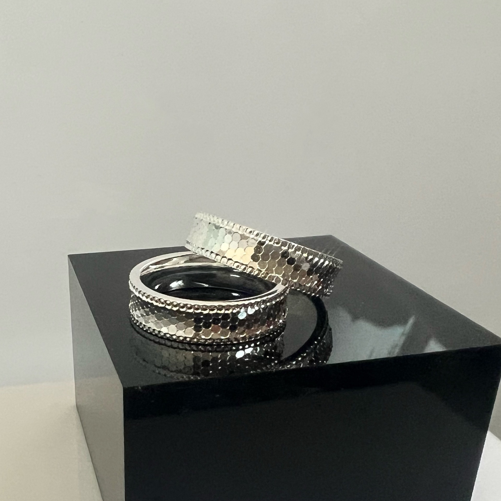 New CNC fashion bright mirror dragon scale ring for men and women ring arc honeycomb ring fashion all-match tail